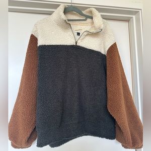 Oversized fuzzy fleece in excellent condition